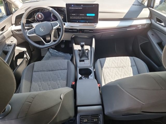 Fahrzeugabbildung Volkswagen Golf 1,5 TSI LIFE PANO SHZ TRAVEL-ASSIST LED DAB