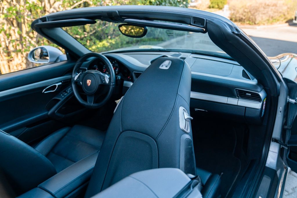 PORSCHE 991 Carrera 4 Cabriolet/ PASM / SPORT AGA / BOSE PORSCHE 991 Carrera 4 Cabriolet/ PASM / SPORT AGA / BOSE