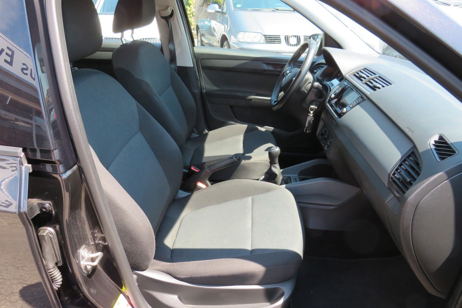 Fahrzeugabbildung SKODA Fabia Combi ALU16`PDC NEBEL APP-CONNECT 1.H
