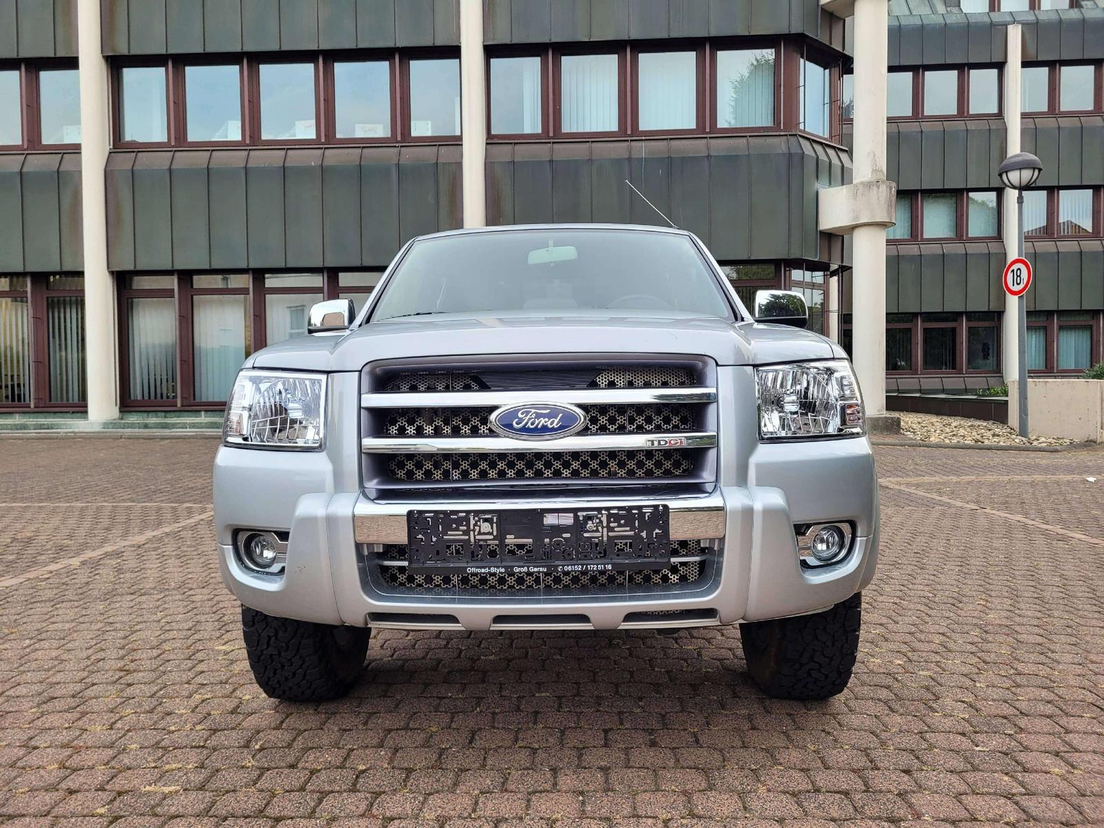 FORD RANGER - XLT - 143 CV - 4X4 - BVM - ATTELAGE FIXE