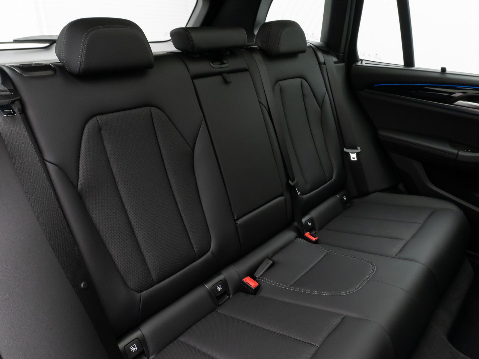 Fahrzeugabbildung BMW X3 xD30e M Sport Panorama 360° HUD DAB HiFi AHK