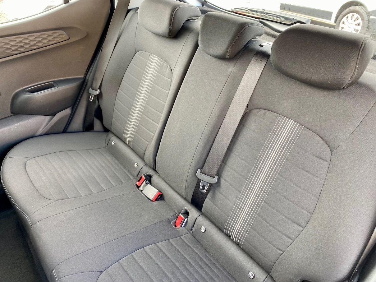 Fahrzeugabbildung Hyundai i10 1.0 Automatik KLIMA SITZ+LRHZ ALLWETTER PDC