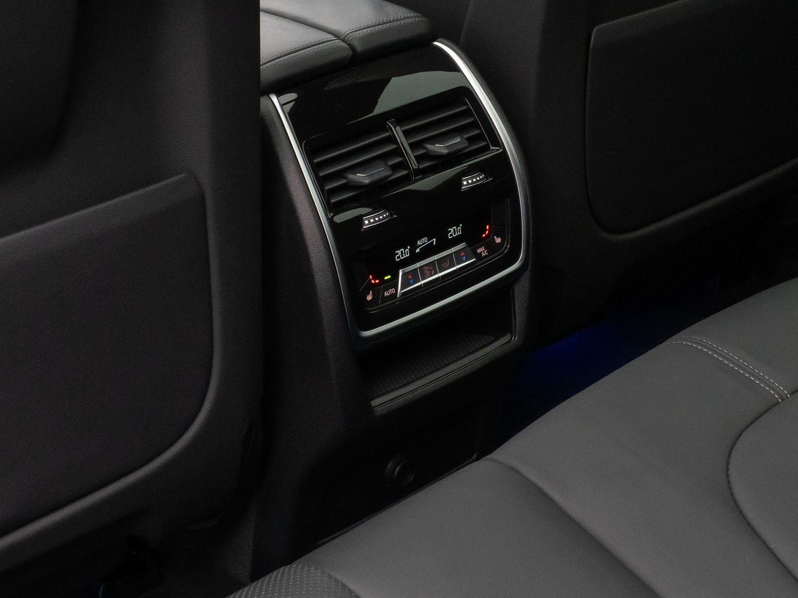 Fahrzeugabbildung BMW X5 xD30d M Sport Panorama Kamera HUD DAB HiFi