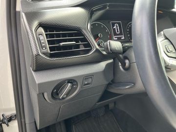 Volkswagen T-Cross - 12