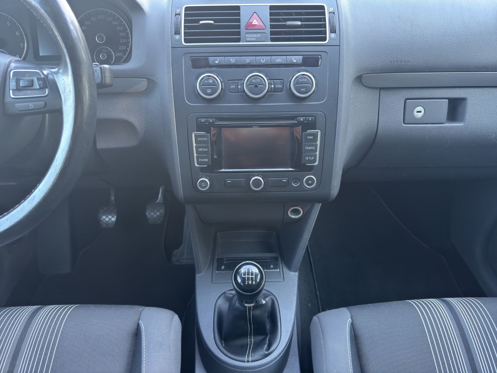 Fahrzeugabbildung Volkswagen Touran Match*7Sitzer*6*Gang*Steuerkette*Neu