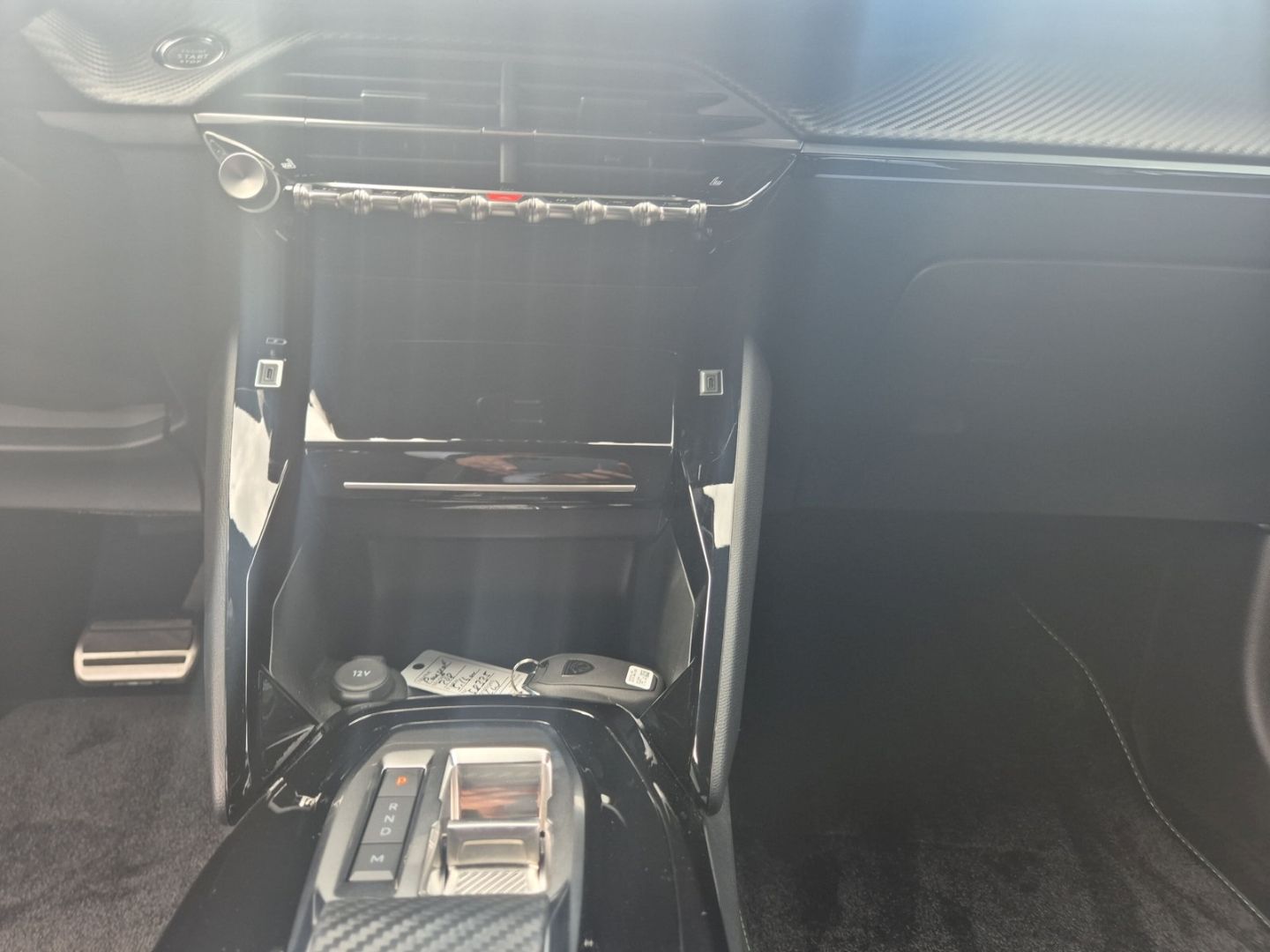 Fahrzeugabbildung Peugeot 208 GT Hybrid 110 e-DSC6 Navi ACC CarPlay SHZ