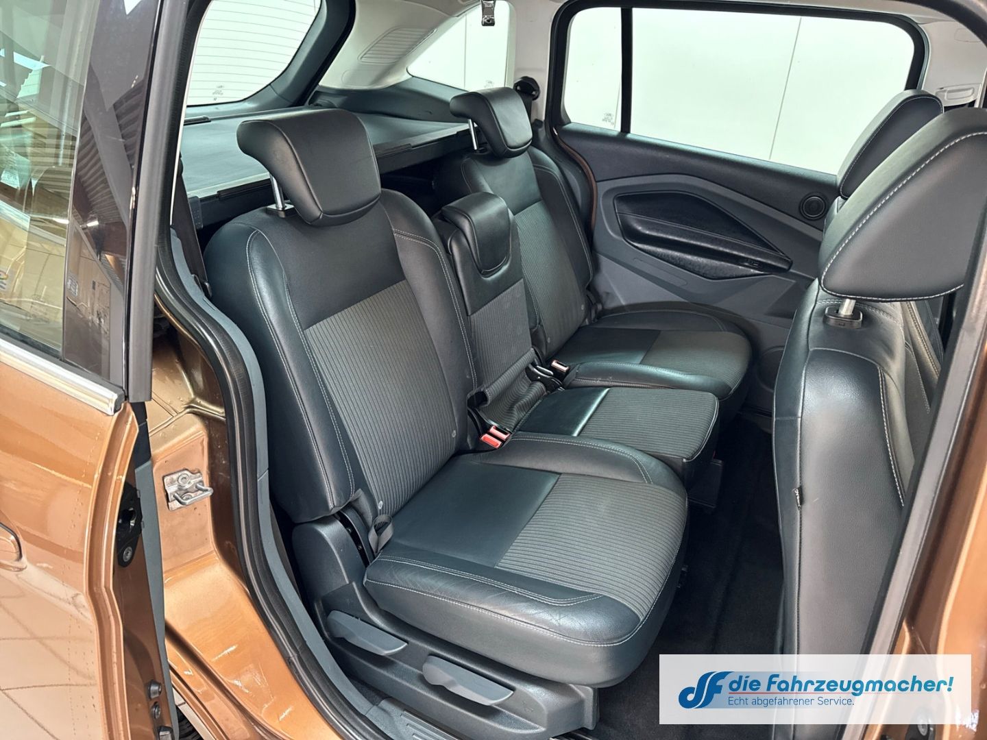 Fahrzeugabbildung Ford C-Max Grand Titanium Navi Klimaautom *EXPORT
