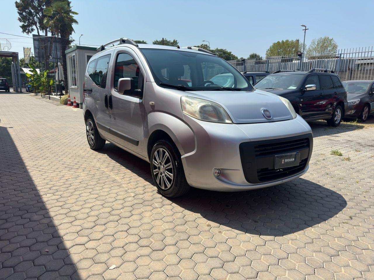 Fiat Qubo 2011 — салон
