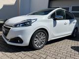 Peugeot 208 Signature / Klima / Navi / Pano / 1.Hand - Peugeot 208 Signature mit Benzin-Antrieb
