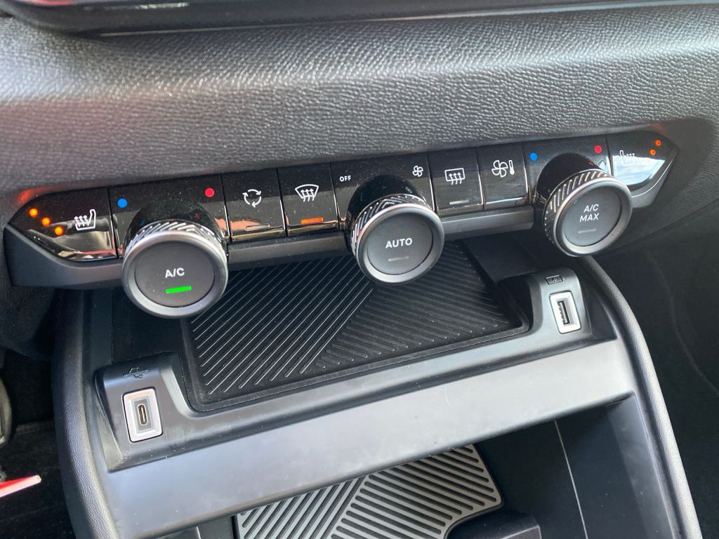 Fahrzeugabbildung Citroën C4 PureTech 130 S&S FEEL PACK *Kälte-Paket*