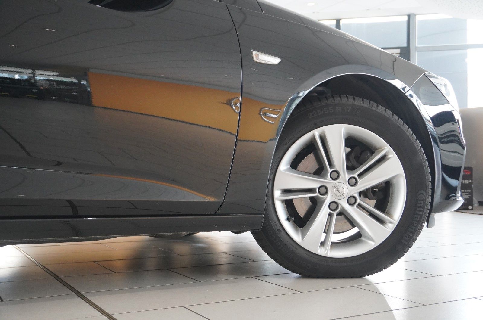 Fahrzeugabbildung Opel Insignia B ST 2.0T ELEGANCE NAVI/LED/SPORT/VIRTU