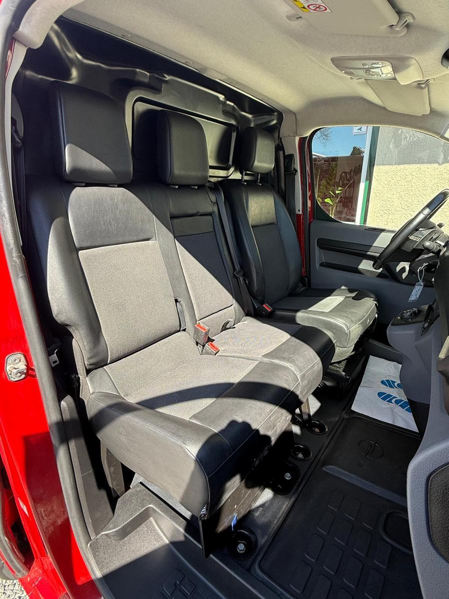 Opel Vivaro Automatik Elegance Standheizung PDC 177Ps