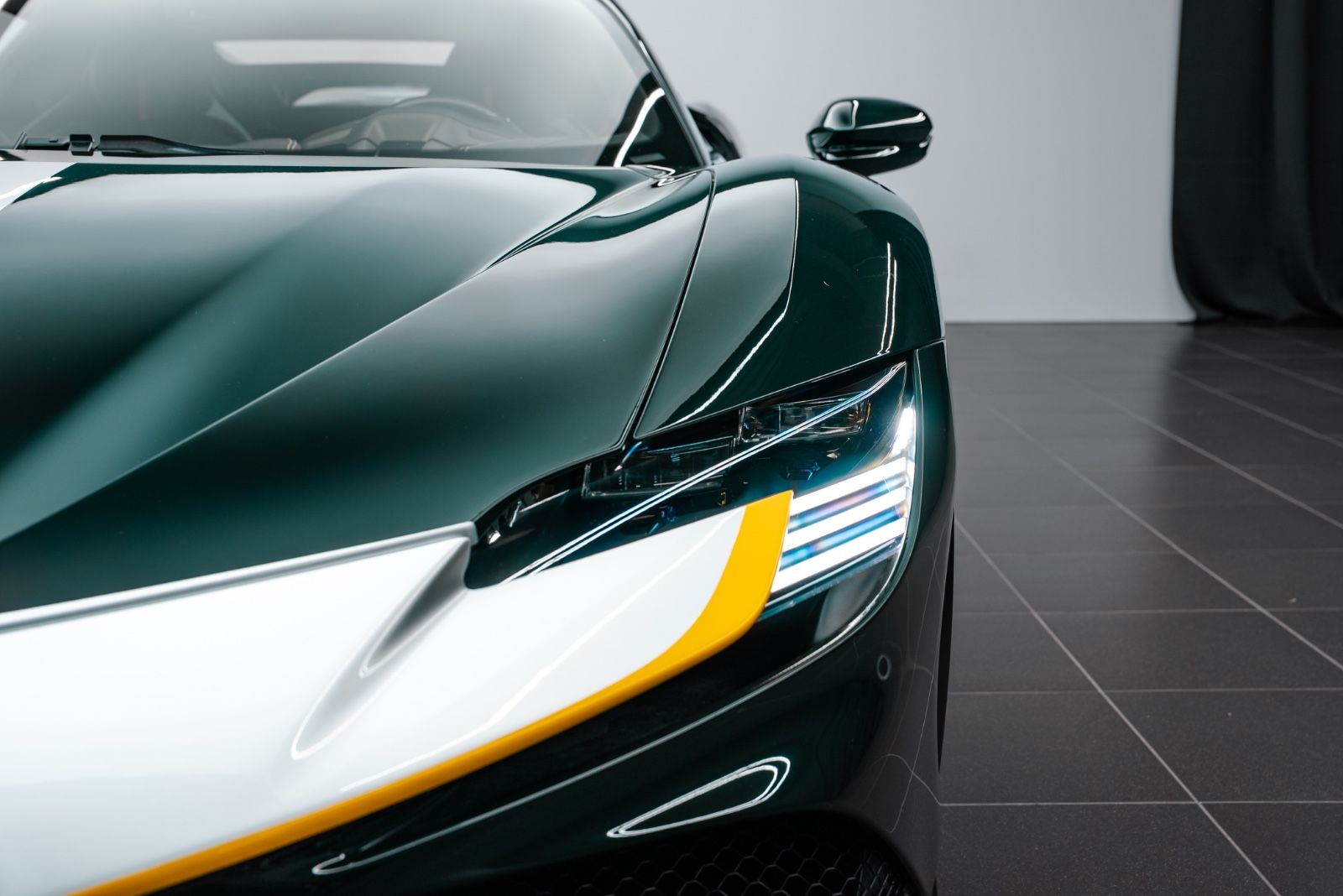 Fahrzeugabbildung Ferrari SF90 FIORANO/STOCK/CARBON/KAMERA