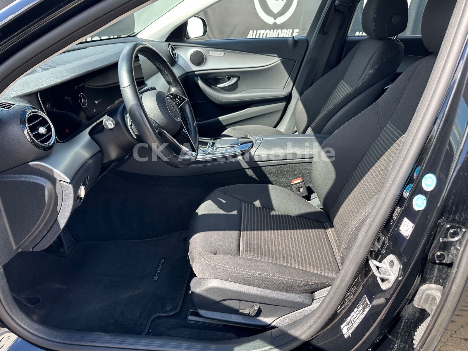 Fahrzeugabbildung Mercedes-Benz E 300de T-Modell Avantgarde/Widescreen/LED/AHK
