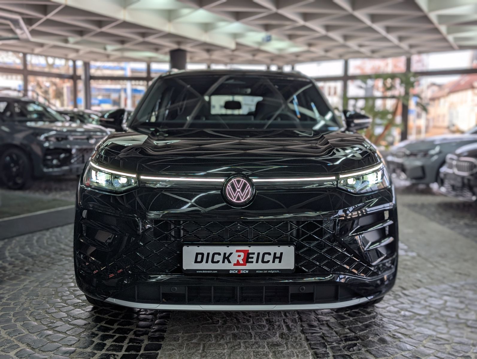 Fahrzeugabbildung Volkswagen Tayron R-Line 360°H&K LAUNCH PANO IQ-LIGHT AHK 7