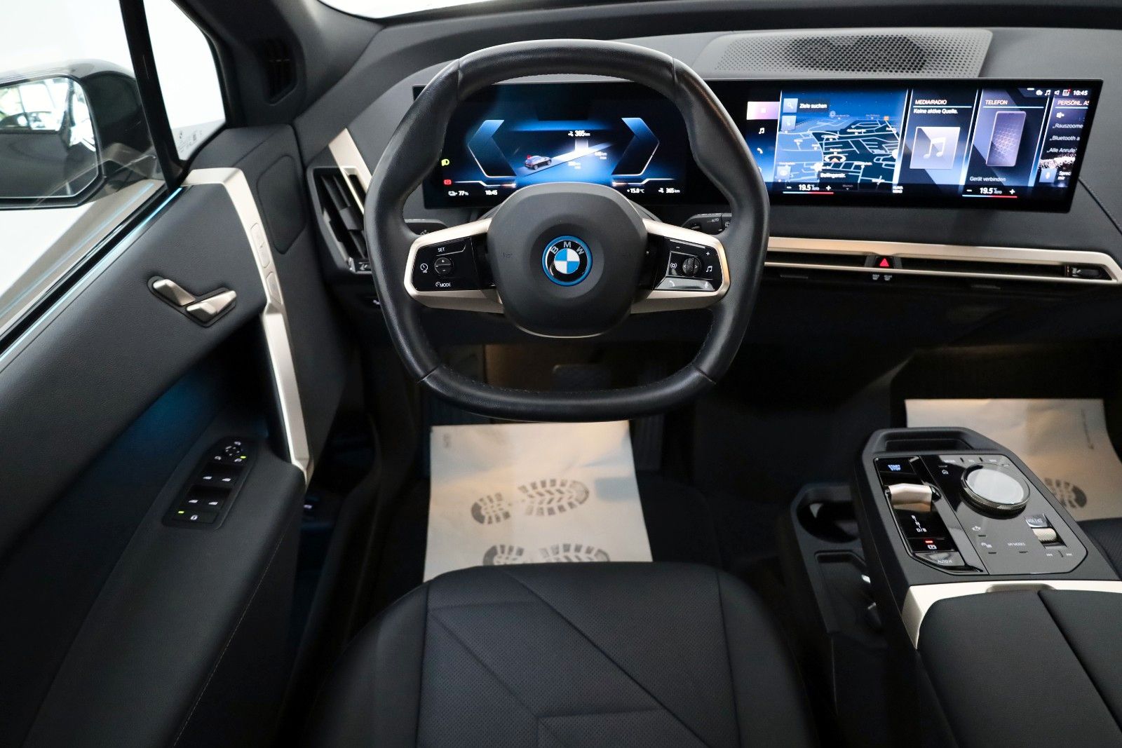 Fahrzeugabbildung BMW iX 50 xDrive Panorama Sky Lounge,HUD,Curved,AHK