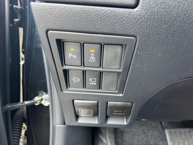 Toyota Hilux Invincible 4×4 JBL Schwarz Automatik