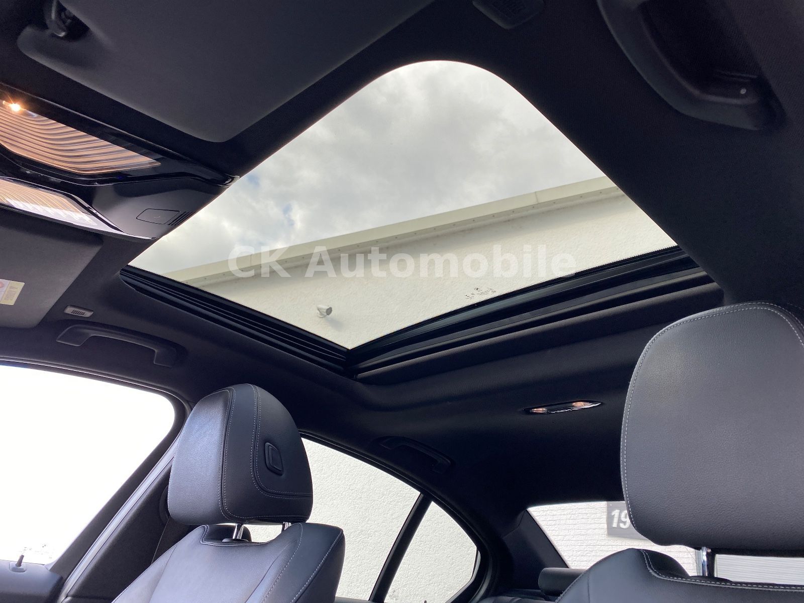 Fahrzeugabbildung BMW 320d Lim. M-Sport/Shadow-Line/Navi/Leder/LED/Kam