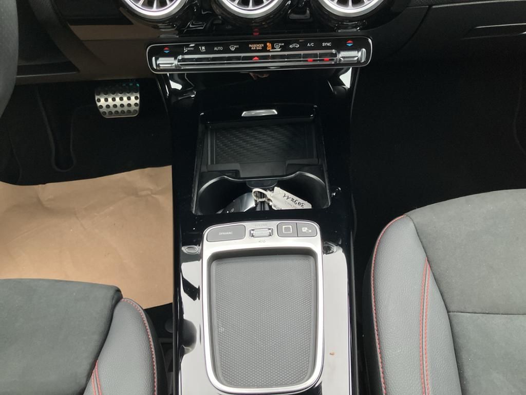 Fahrzeugabbildung Mercedes-Benz A 200 Kompaktlimousine AMG Line+Night Paket*PDC