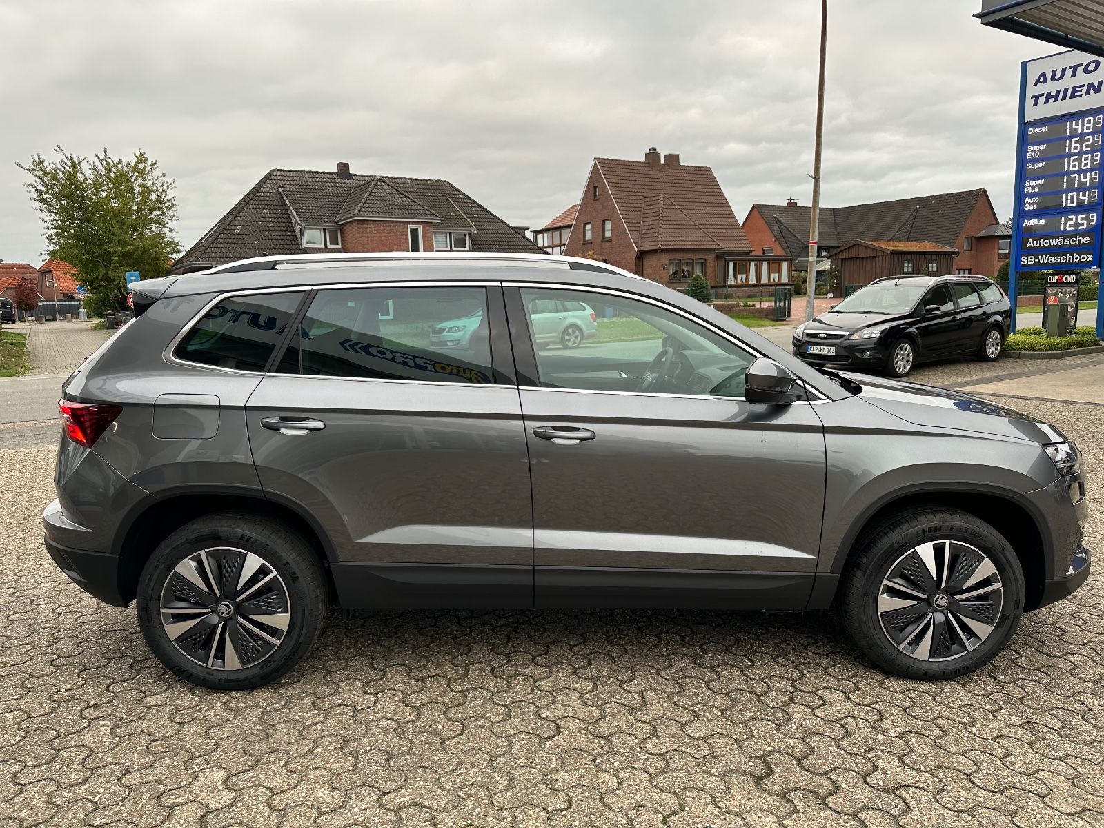 Fahrzeugabbildung SKODA Karoq 1.5 TSI Selection DSG AHK/Navi/ACC/LED/SHZ