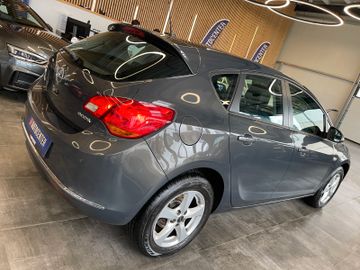 MYAUTOCENTER – Gebraucht- und Jahreswagen mit Werkstattservice in Pfaffenhofen Opel Astra J Lim. 5-trg. Selection *Klima*Navi*SHZ*