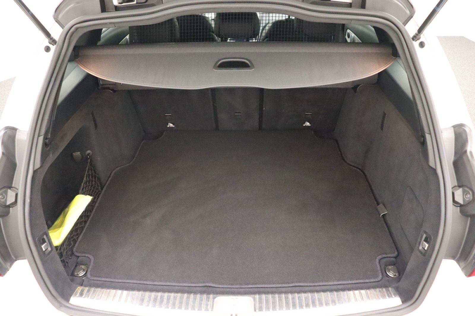Fahrzeugabbildung Mercedes-Benz C 220d T-Modell 4Matic AMG-Line Night-Paket