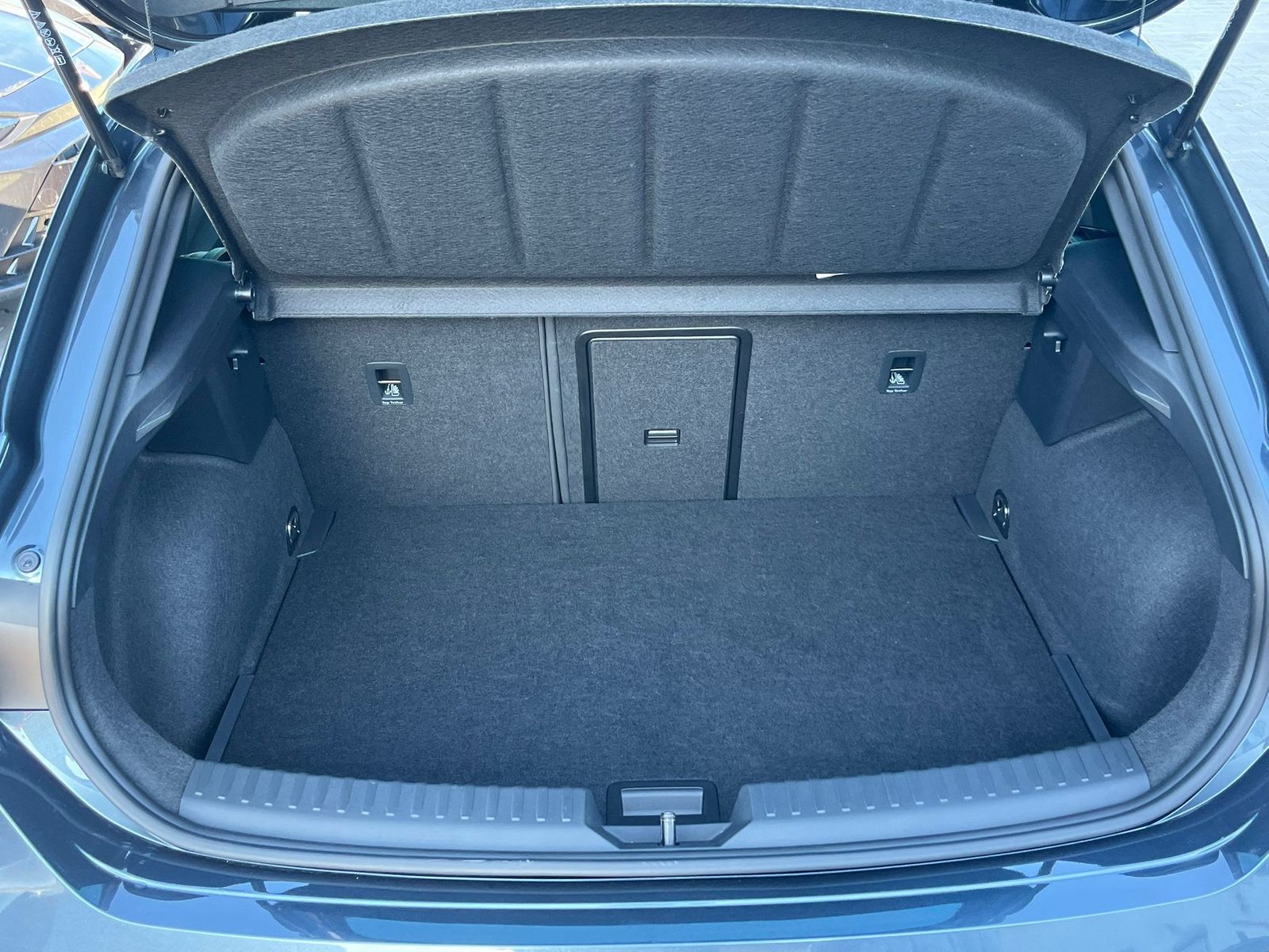 Fahrzeugabbildung CUPRA Leon 2.0 TDI MATRIX*Dinamica*Sennheiser*Int.DRIV