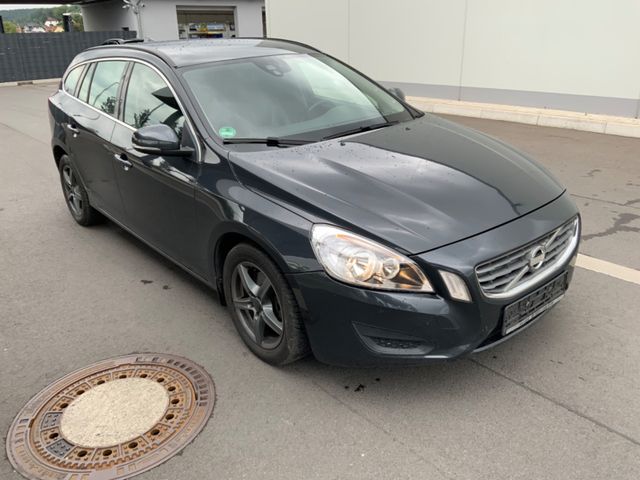 Volvo V60 D2 Momentum Navi+Leder+Tempomat+PDC