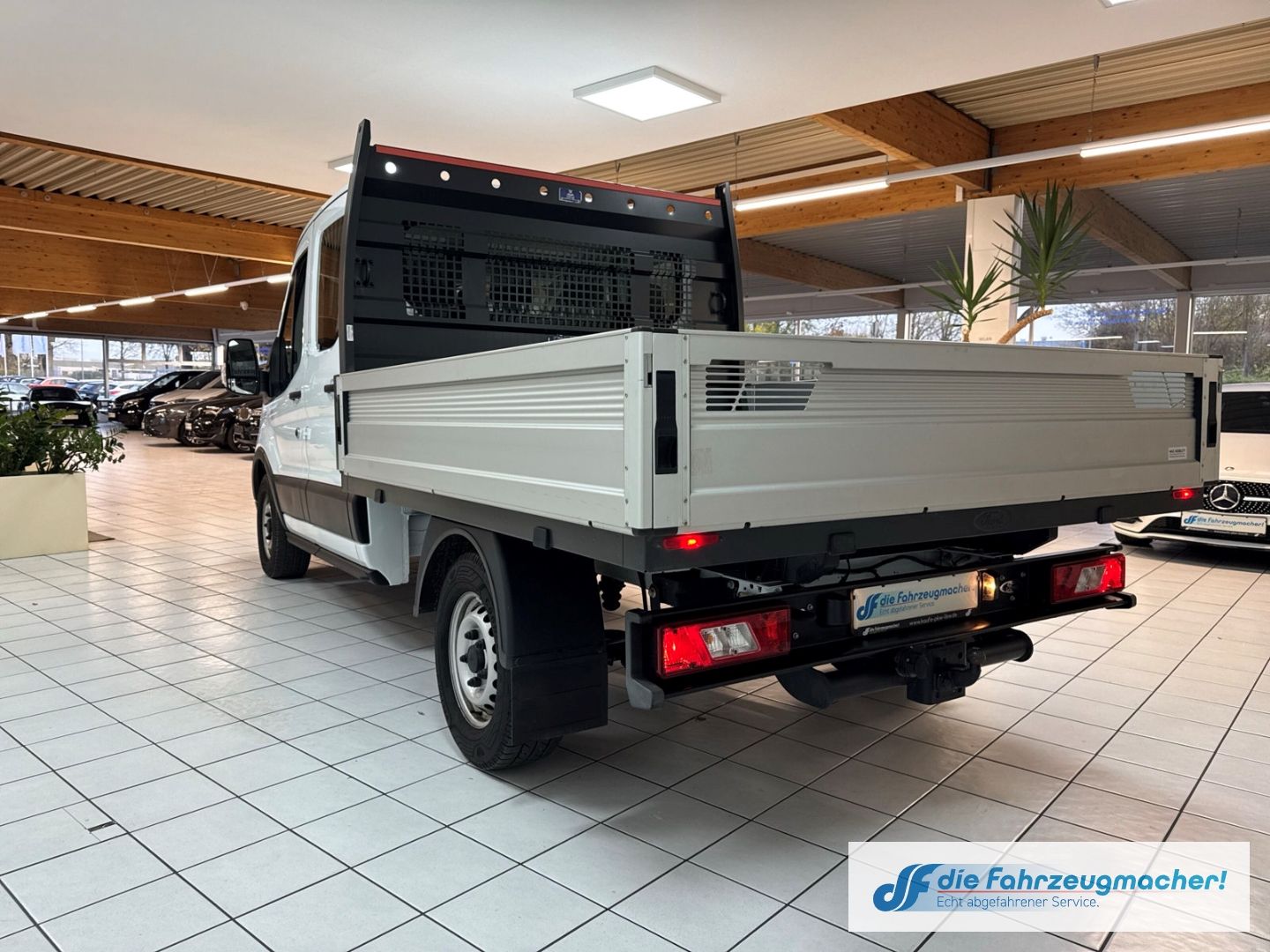 Fahrzeugabbildung Ford Transit Pritsche 350 L2 Doppelkabine Basis AHK D