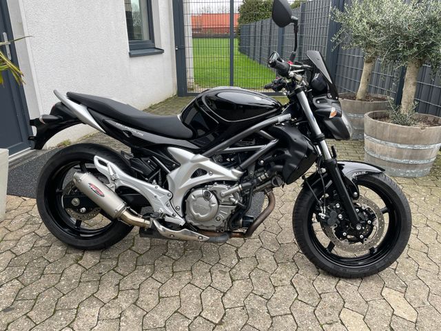 Suzuki SFV 650 Gladius *Top*tiefer gelegt**Reifen NEU