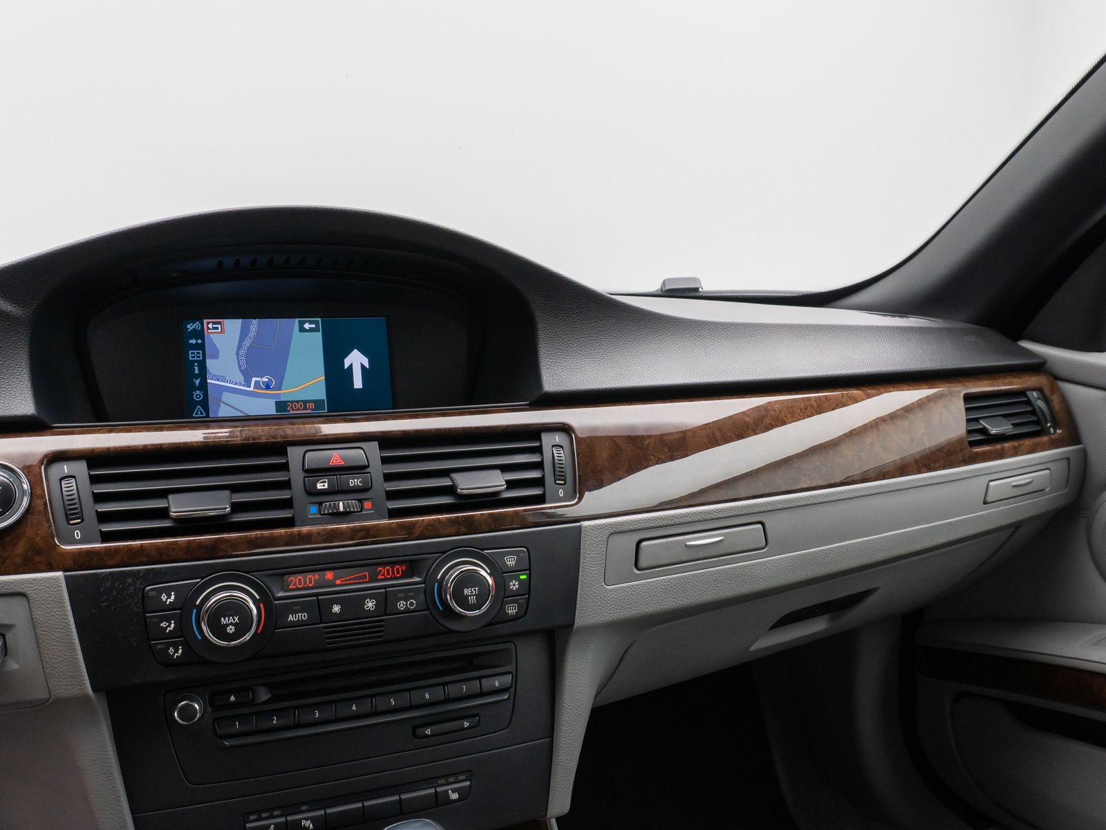 Fahrzeugabbildung BMW 320i Cabrio PDC Navi Sitzhzg Xenon 8fach Sport