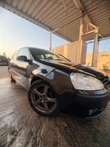 Volkswagen VW Golf 5 mit wenig Km - Volkswagen Golf aus 2004: Golf5