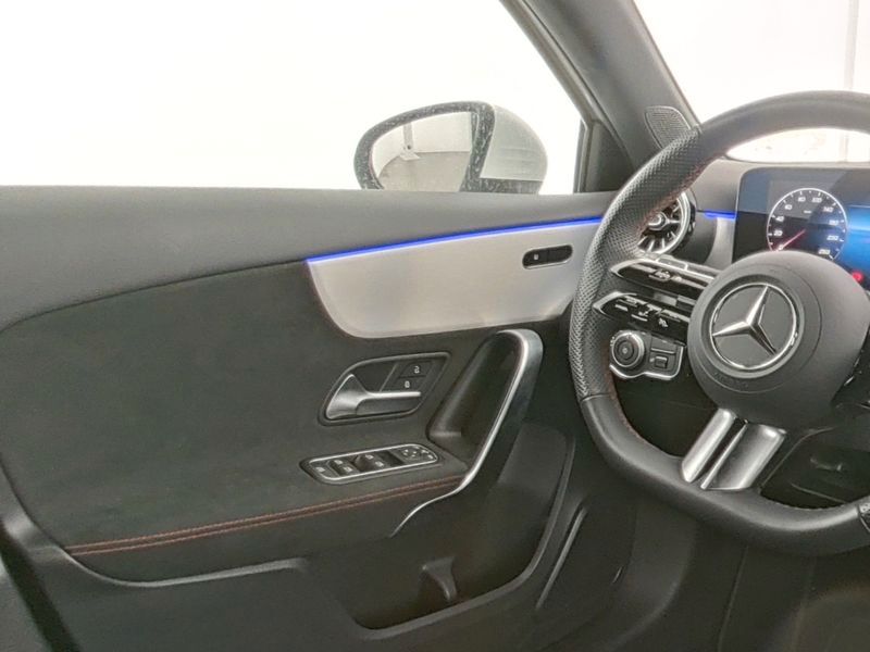 Fahrzeugabbildung Mercedes-Benz A 200 Edt AMG 360°+Distr+Ambi+Keyless+Multibeam