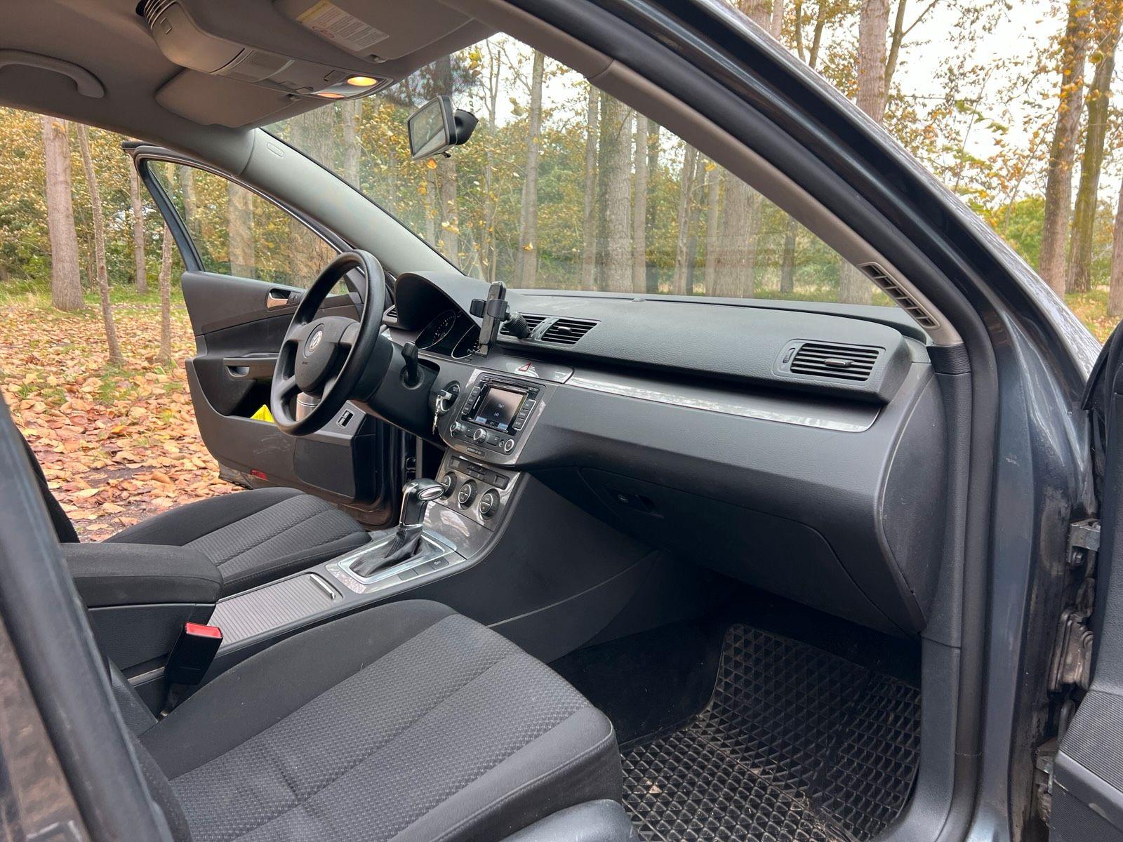 Volkswagen Passat 2009 — photo 11