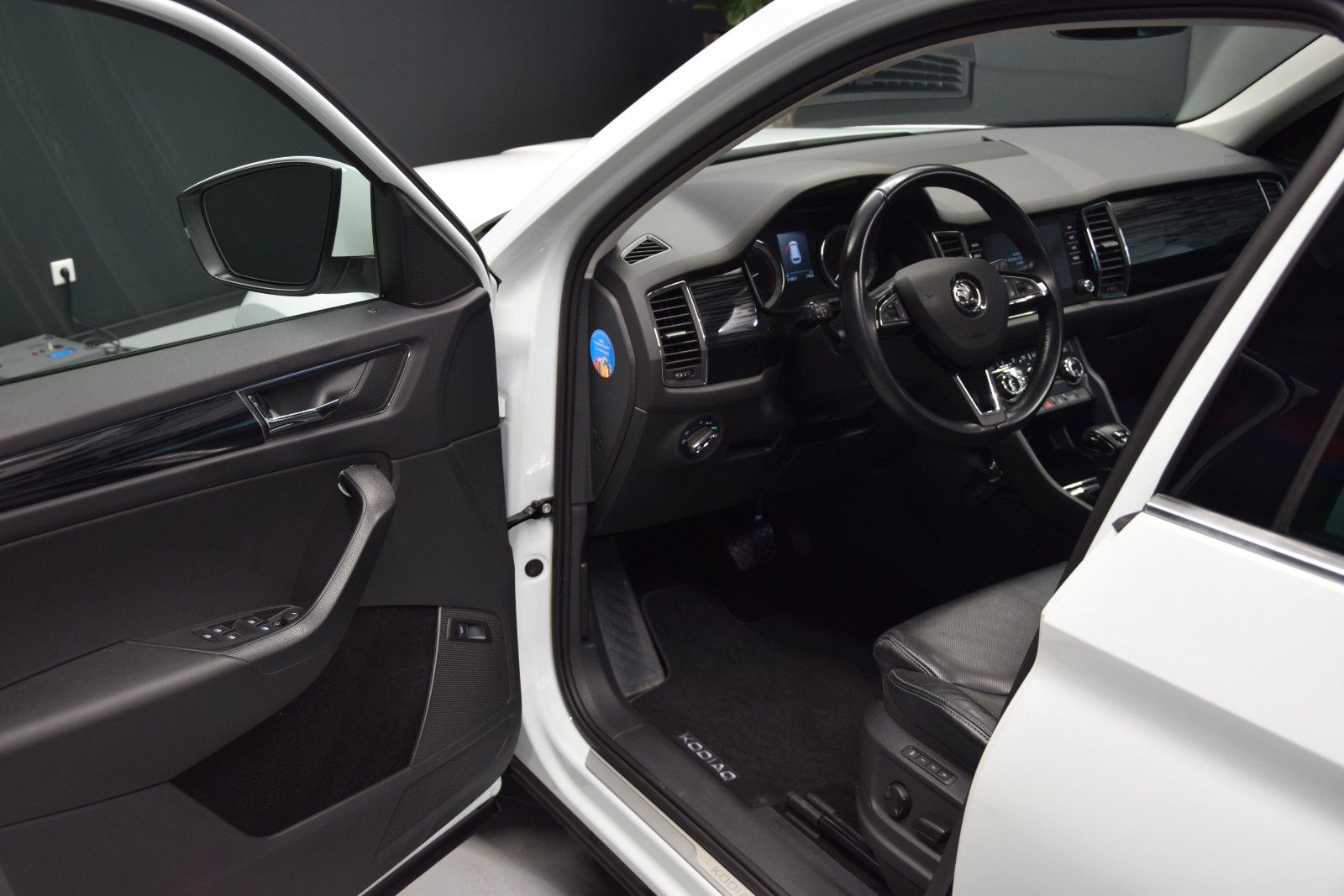 Fahrzeugabbildung SKODA Kodiaq Style 4x4 Pano LED Keyless Sitzbelüf. AHK