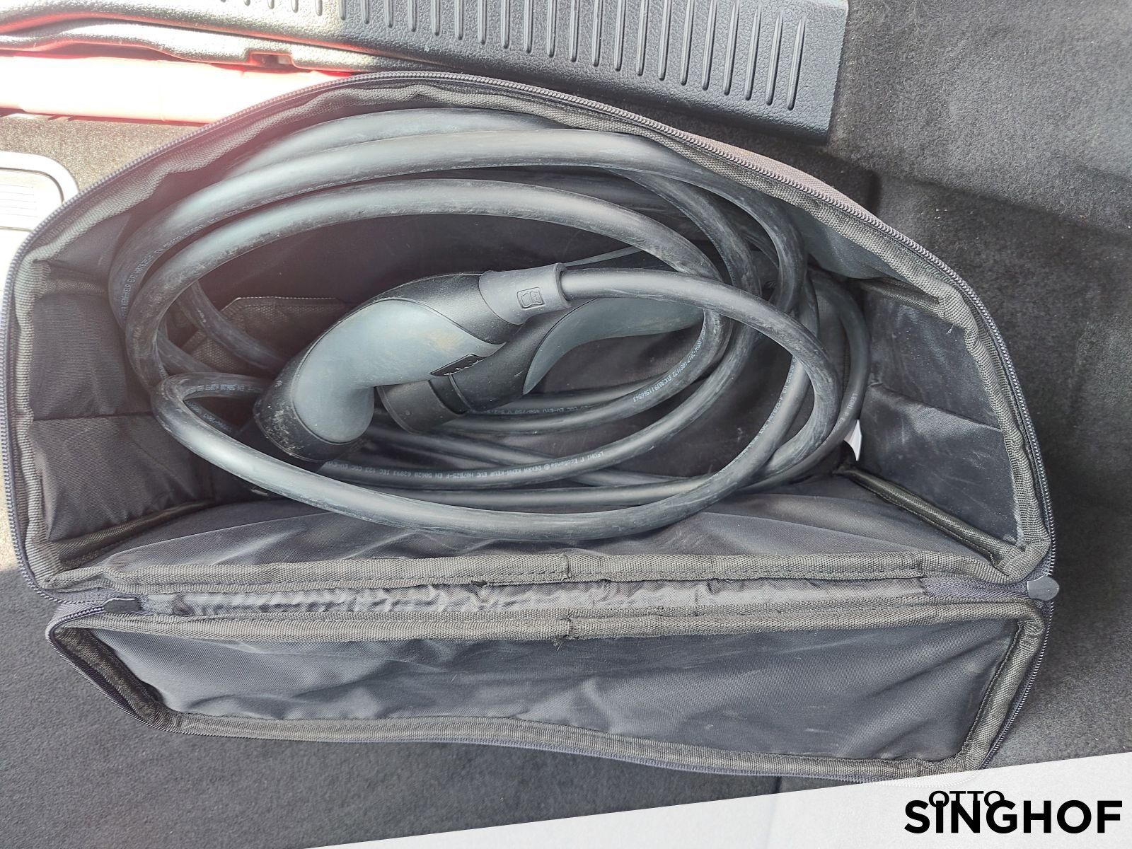 Fahrzeugabbildung Mercedes-Benz B 250e AMG +AHK+Distronic+Rü Kam+LED+el.Heckkl+