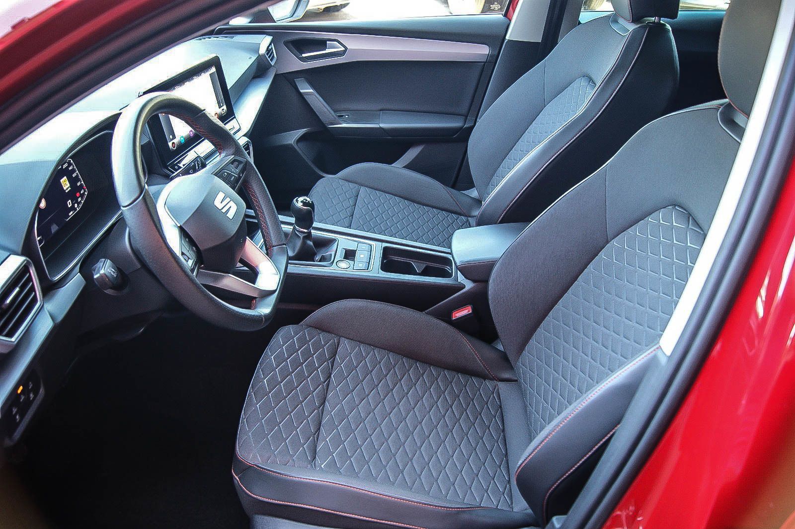 Fahrzeugabbildung SEAT Leon Sportstourer 1.5 FR VIRTUAL KAMERA ACC LED