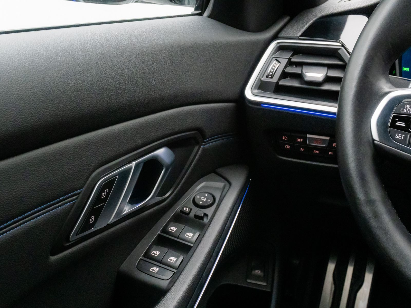 Fahrzeugabbildung BMW 330i xD M Sport Kamera HUD DAB ACC Alarm 19Zoll