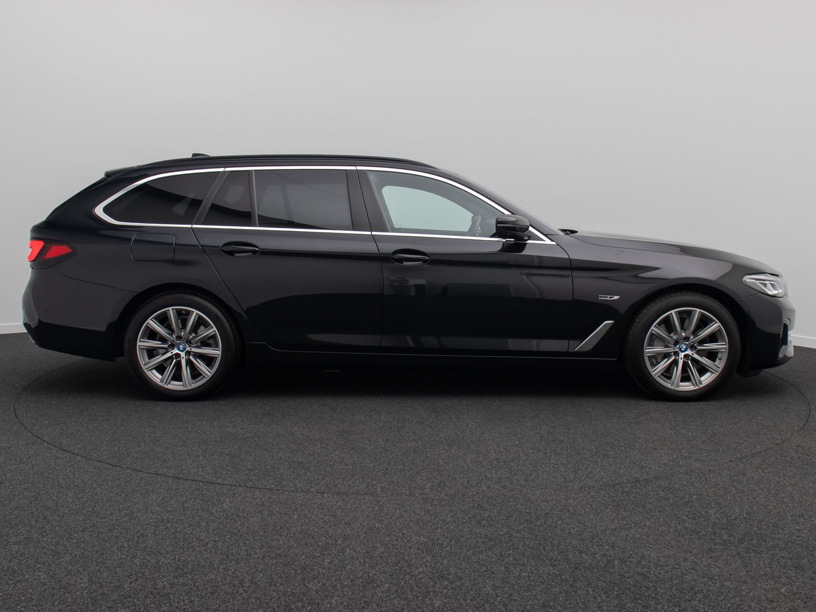 Fahrzeugabbildung BMW 530e xD Panorama 360&deg;DAB HiFi 4xKlima AHK Alarm