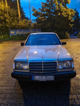 Mercedes-Benz Mercedes W124 - Mercedes-Benz W124 aus dem Jahr 1988