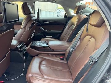 Audi A8 - 8