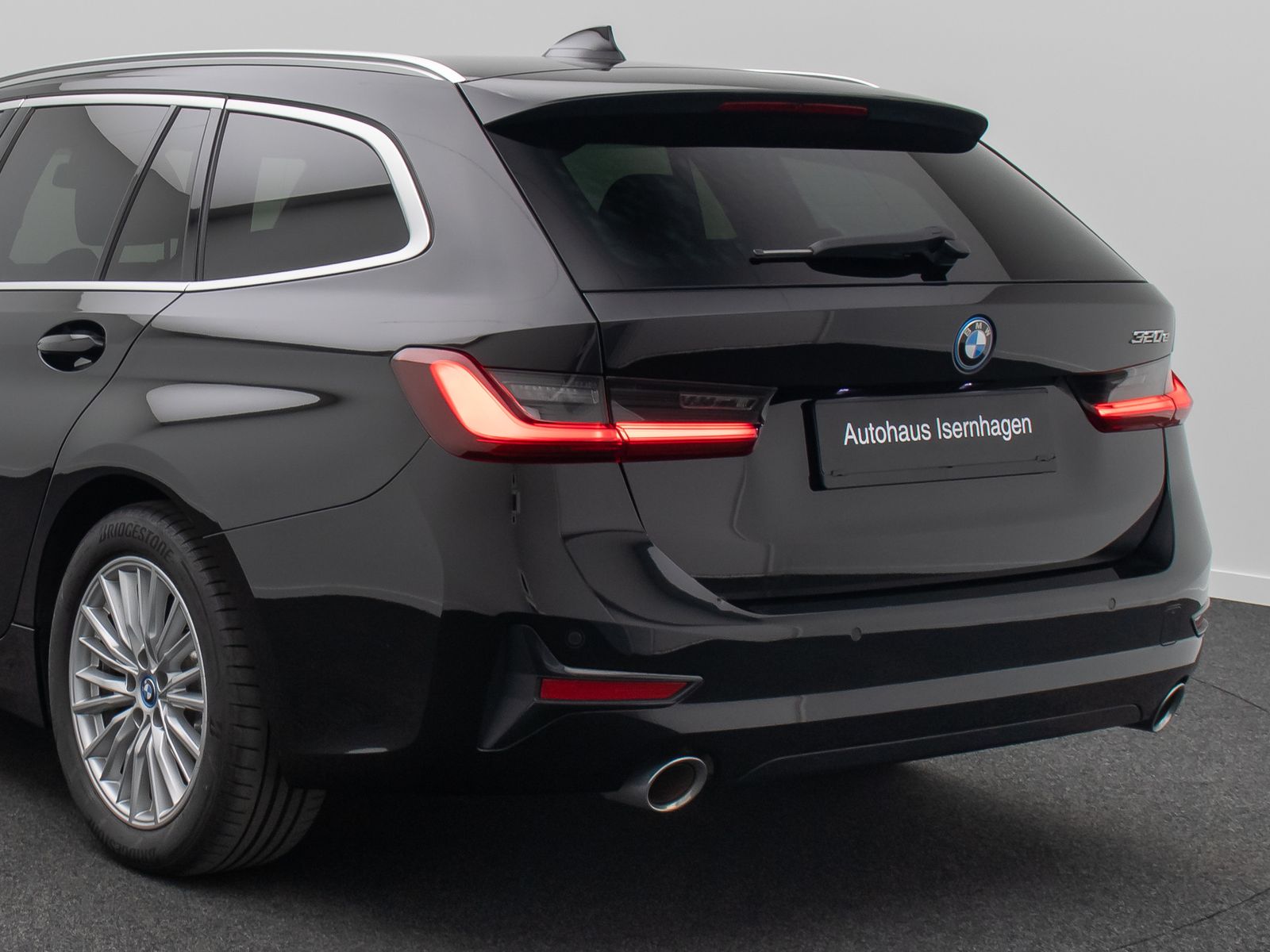 Fahrzeugabbildung BMW 320e Sport Line DAB HiFi CockPitPr Alarm PDC LED