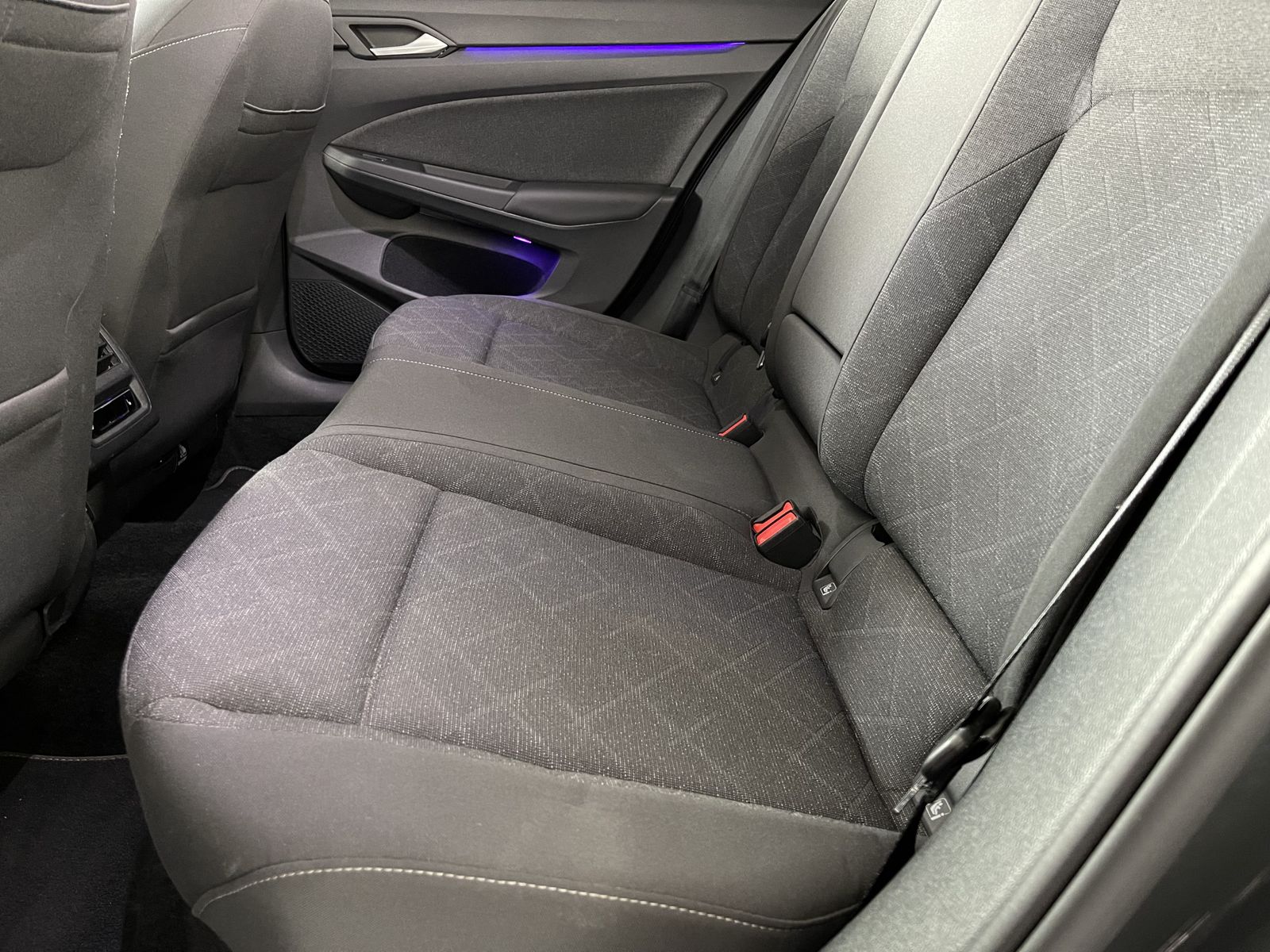 Fahrzeugabbildung Volkswagen Golf Life 2.0 TDI*LED-Plus*AHK*Cam*STHZ*