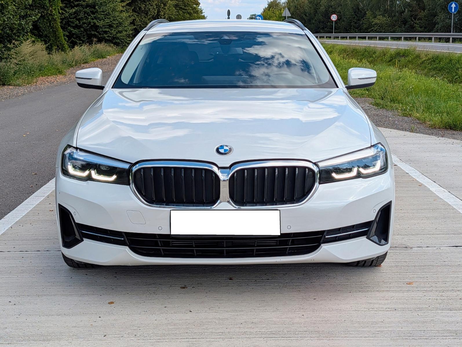 BMW 530d Touring Perlmuttweiß , Scheckheft , Navi