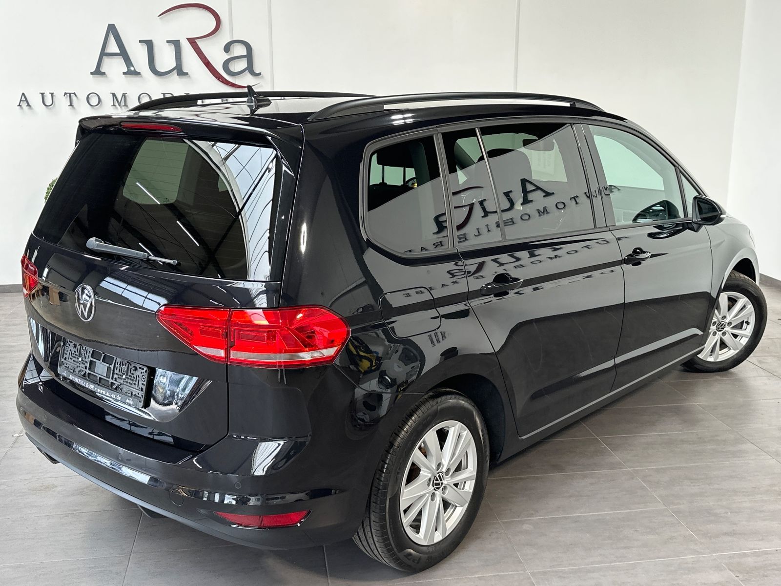 Fahrzeugabbildung Volkswagen Touran 2.0 TDI DSG Comfortline NAV+ACC+KAMERA+PP