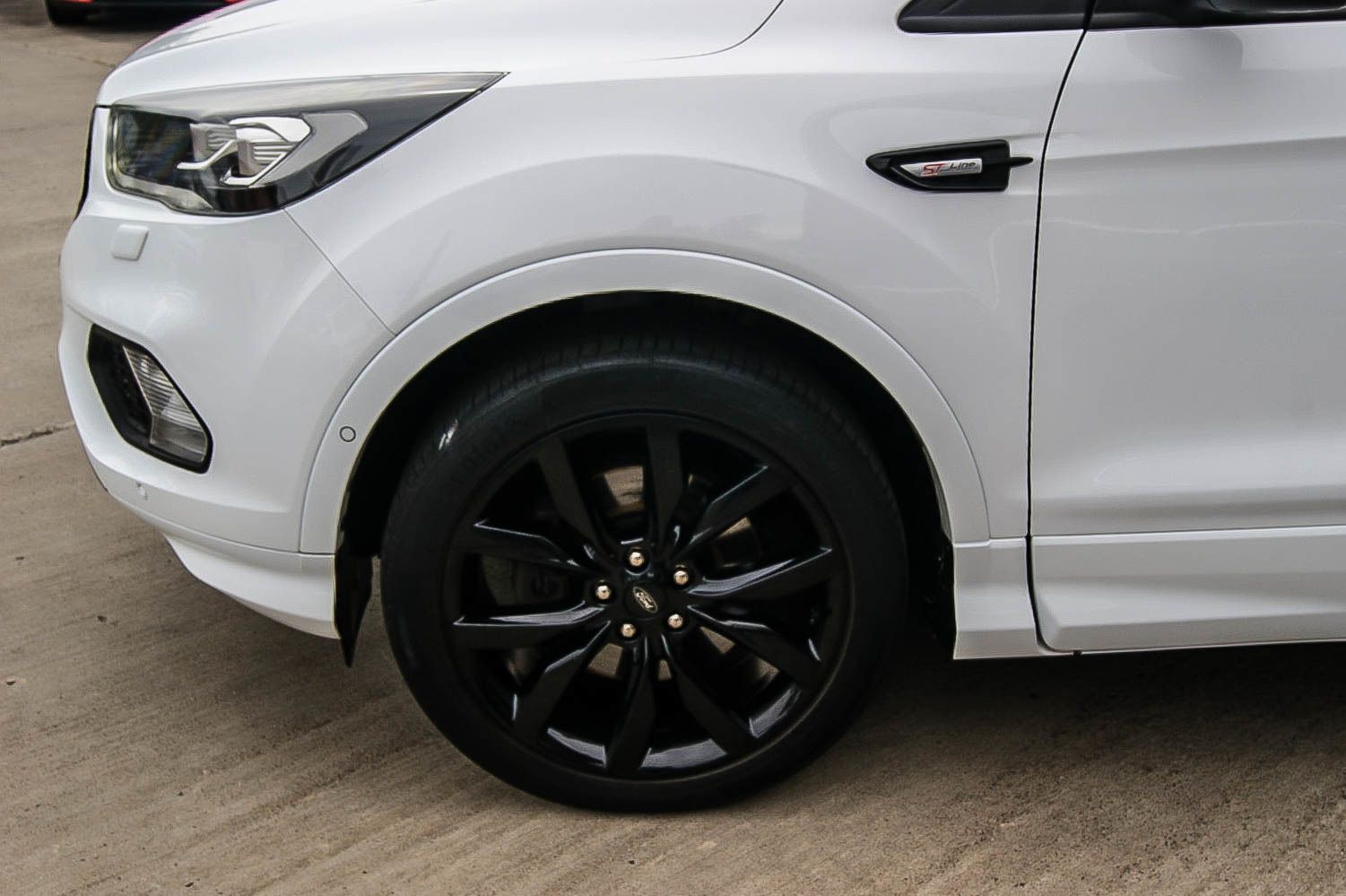 Fahrzeugabbildung Ford Kuga 15 EcoBoost 4x4 Auto ST-Line 1.HAND