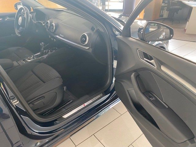 Fahrzeugabbildung Audi A3 Sportback 35 TFSI S-LINE LED/SPORT/SHZ/PDC