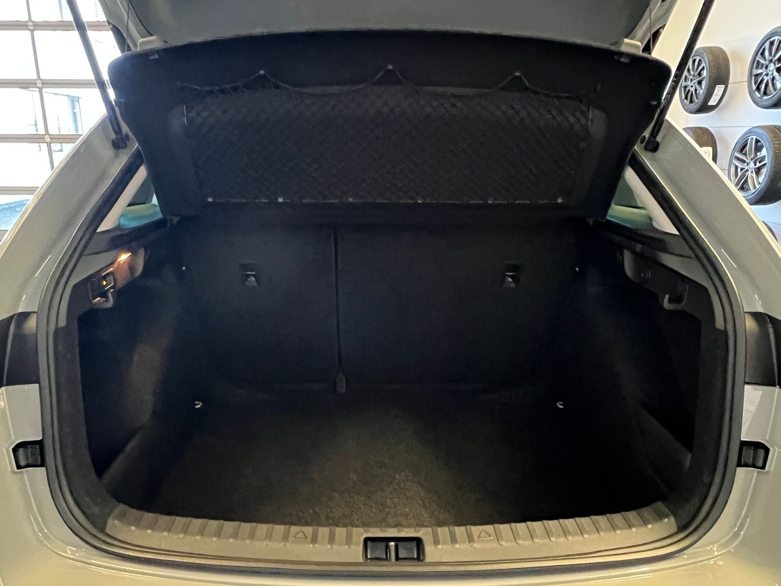 Fahrzeugabbildung SKODA Scala TOUR 1.0 TSI DSG *AHK, Black-Paket, Matrix