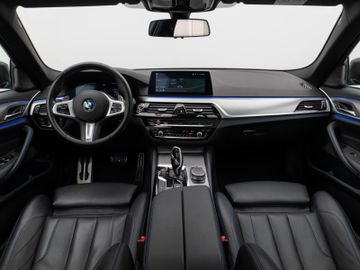 Fahrzeugabbildung BMW 530d xD M Sport Panorama Kamera H/K Alarm 19Zoll