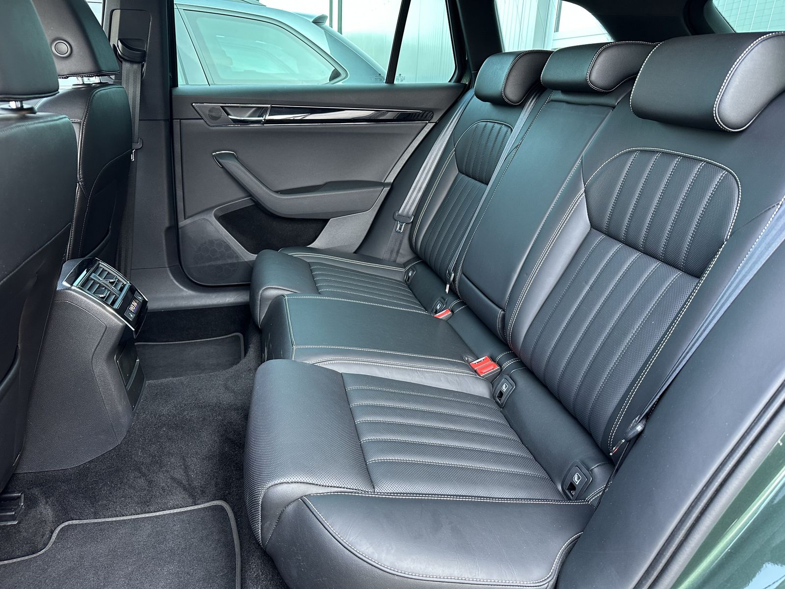 Fahrzeugabbildung SKODA Superb 1.4 TSI iV DSG L&K NAV+LED+AHK+ACC+KAMERA